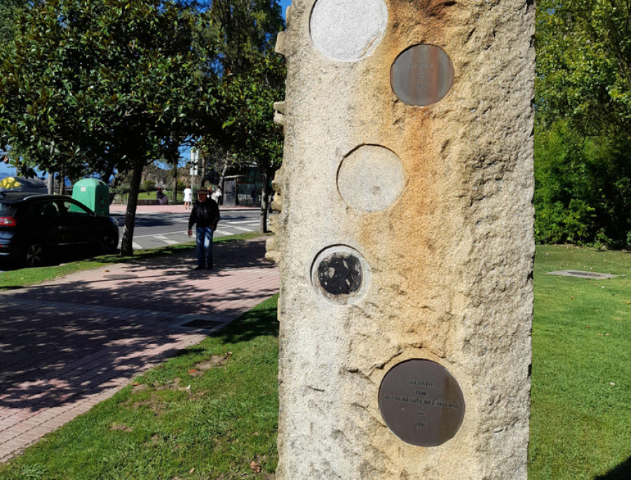 El alcalde de Oleiros achaca al vandalismo los desperfectos en la estatua de García Lorca