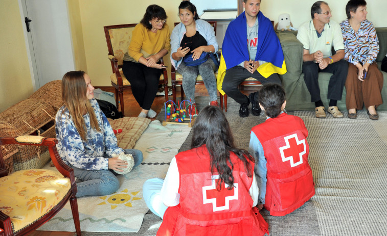 El embajador de Ucrania visitó a los refugiados en el Rosalía Mera