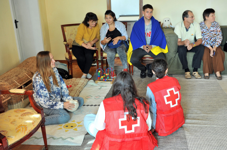 El embajador de Ucrania visitó a los refugiados en el Rosalía Mera