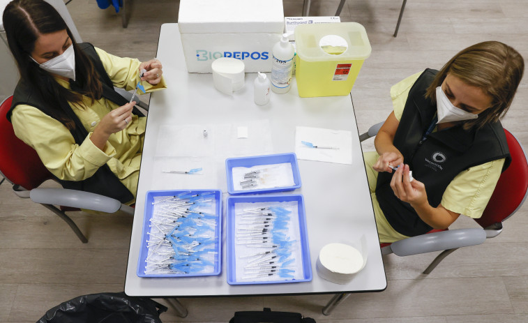 Galicia arranca este lunes la administración de la cuarta dosis contra la covid a 21.000 usuarios de residencias