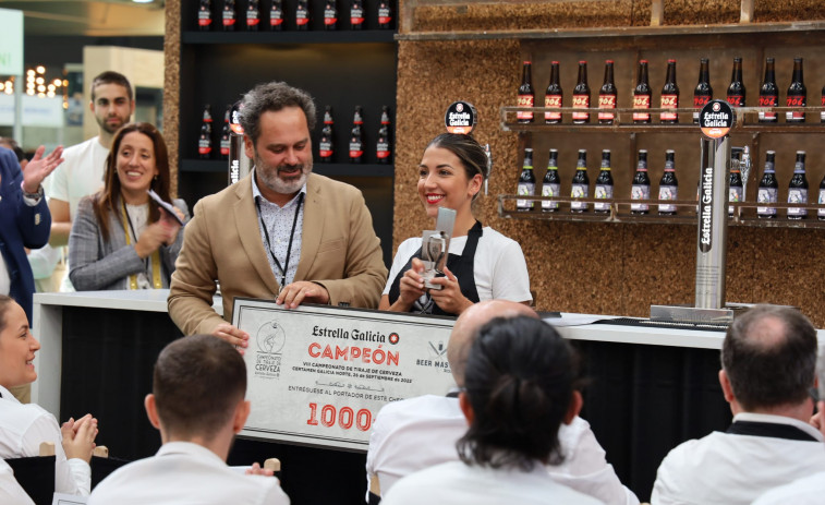 Judith Insua es la ganadora del campeonato de tiraje de cerveza del Forum Gastronómico