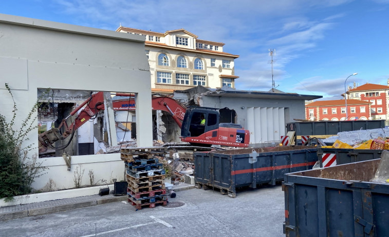 Comienza el derribo de la cantina del puerto de A Coruña