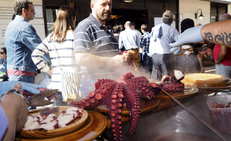 Las casetas esperan que la ración de pulpo a 12 € sea un reclamo del San Froilán