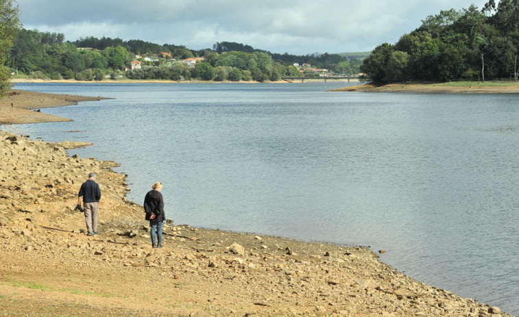 Las reservas de agua caen por debajo del 50% y los municipios empiezan a adoptar medidas