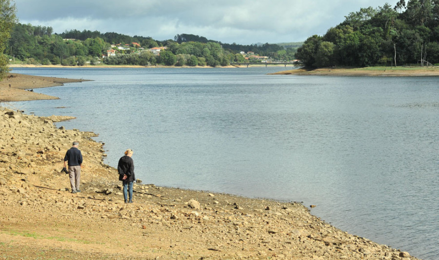 Las reservas de agua caen por debajo del 50% y los municipios empiezan a adoptar medidas