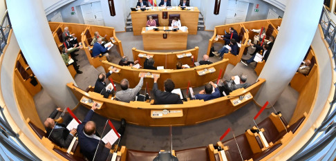 Las elecciones municipales de mayo próximo se cuelan  en la sesión plenaria de la Diputación