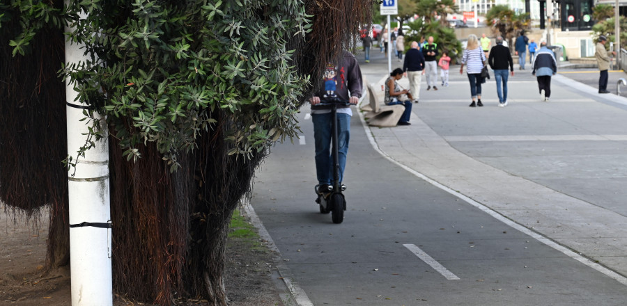 El carril bici en A Coruña apenas supera el examen:  los usuarios solicitan más reformas