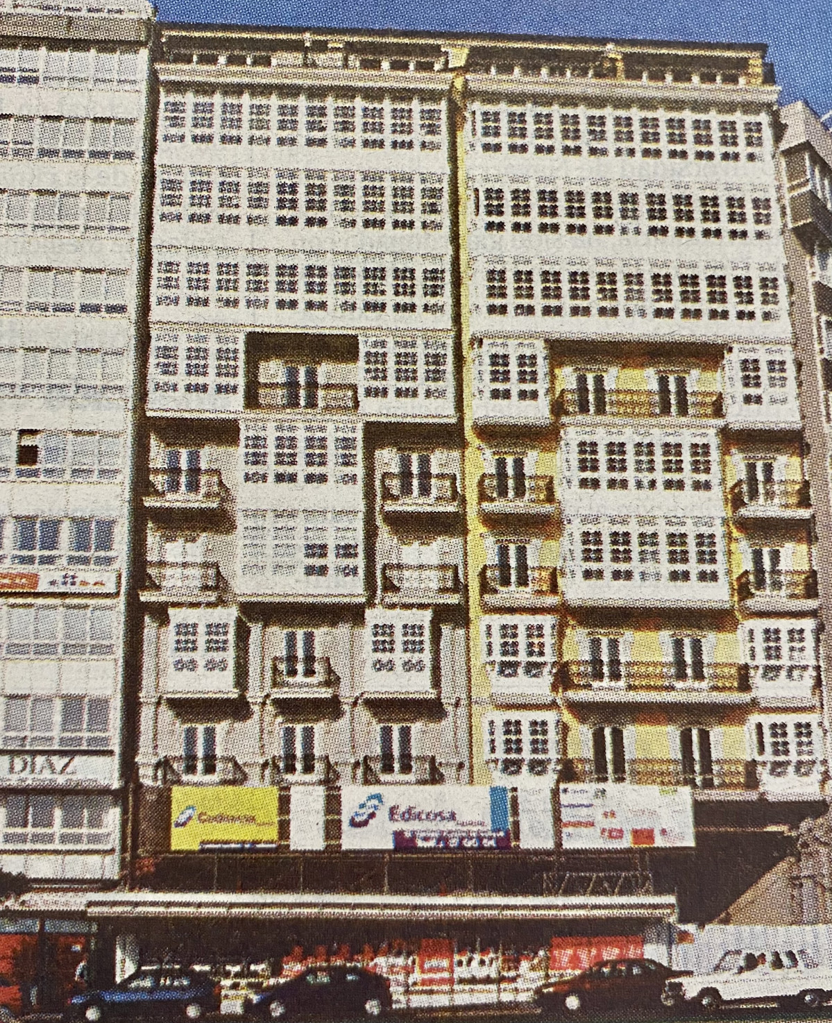 El edificio de la plaza de Ourense, el mu00e1s caro de la ciudad en 1997