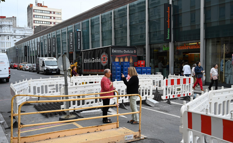 Los comerciantes de la plaza de Lugo, en A Coruña, temen que las obras del entorno afecten a su actividad