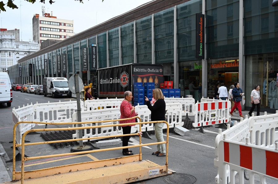 Los comerciantes de la plaza de Lugo, en A Coruña, temen que las obras del entorno afecten a su actividad