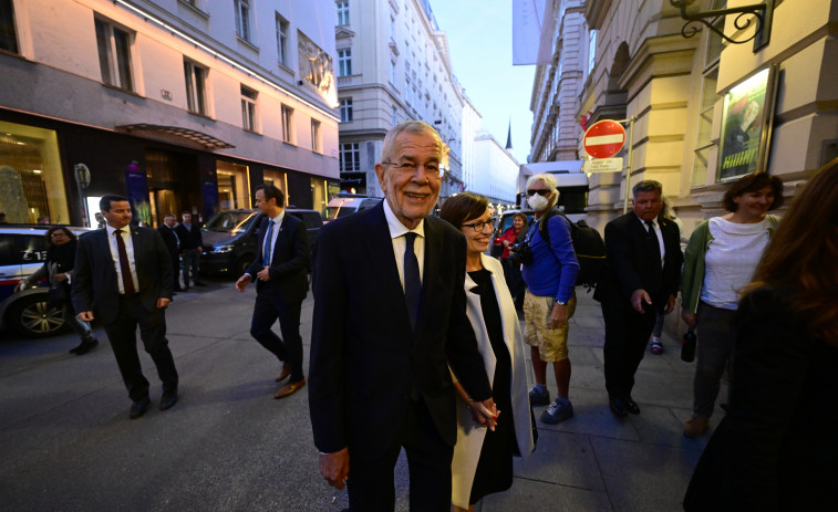 El progresista Van der Bellen gana con mayoría y presidirá Austria 6 años más