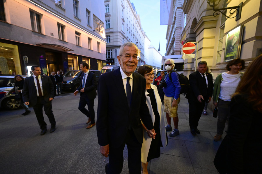 El progresista Van der Bellen gana con mayoría y presidirá Austria 6 años más