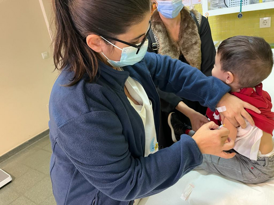 Los niños menores de 5 años comienzan a vacunarse de la gripe por primera vez como población diana