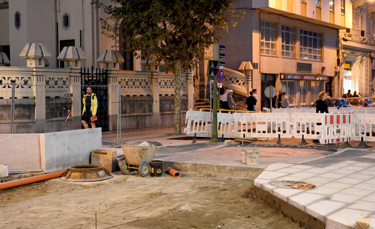 El PP denuncia que la calle frente a la plaza de Lugo se reduce a un carril