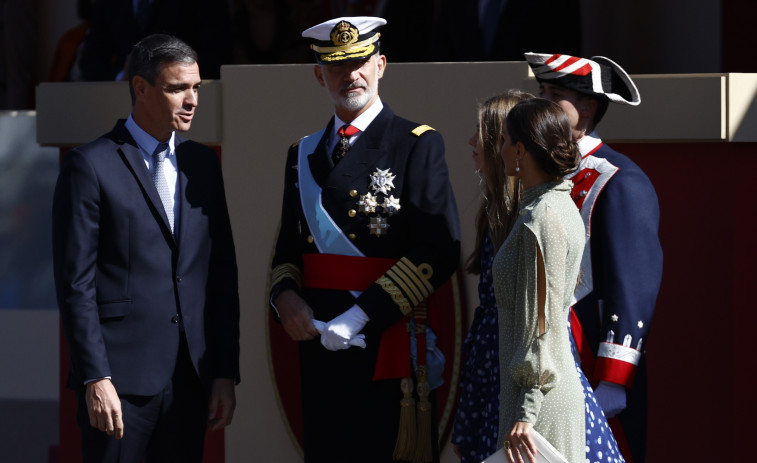 El retraso de Sánchez marca la vuelta del esperado desfile del 12 de octubre