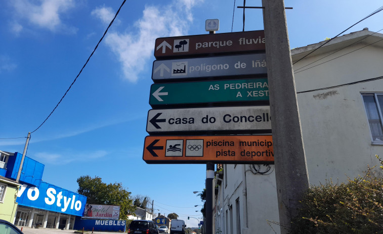 Señales que, apostadas a lo largo y ancho de las vías del área, dejan bastante que señalar
