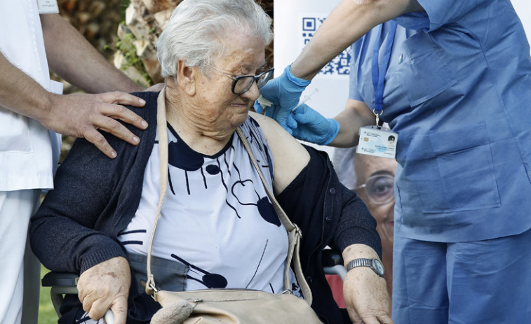 Galicia registra más de 200 positivos de covid en un día y notifica un nuevo fallecimiento