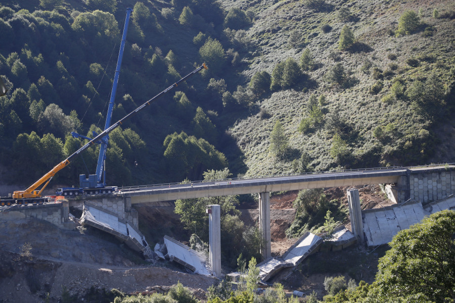 Transportes asegura que el próximo verano estará reconstruido uno de los viaductos de la A-6, que evitará el desvío