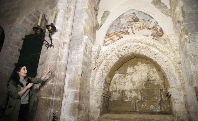 Hallan un mural y un enterramiento medievales en O Azougue de Betanzos