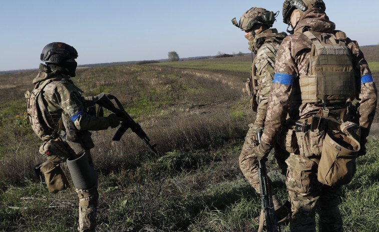 Ucrania mantiene la presión en Jerson y obliga a Rusia al repliegue