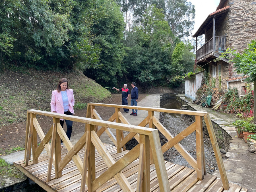 Betanzos inicia las tareas de recuperación del río Pelamios en Caraña