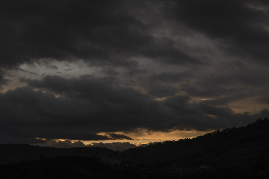 Un nuevo frente con nubes y lluvias entrará este miércoles por el suroeste gallego