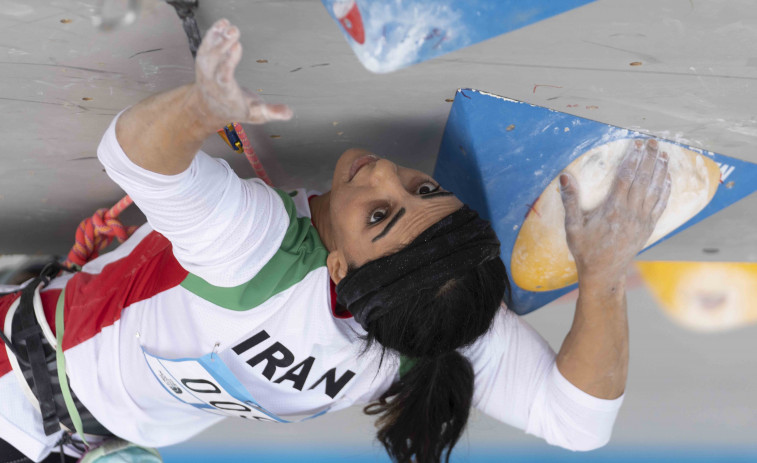 La escaladora iraní Elnaz Rekabi alega que el hiyab se le cayó por accidente