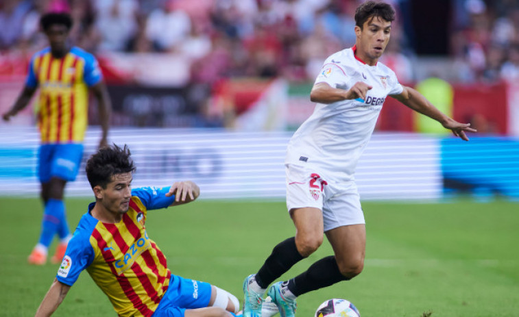 Bono evita la derrota del Sevilla al parar un penalti a Gayà en tiempo añadido (1-1)