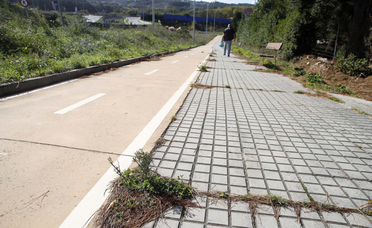 Los vecinos del núcleo urbano de Vío denuncian el estado de “absoluto abandono” de la zona