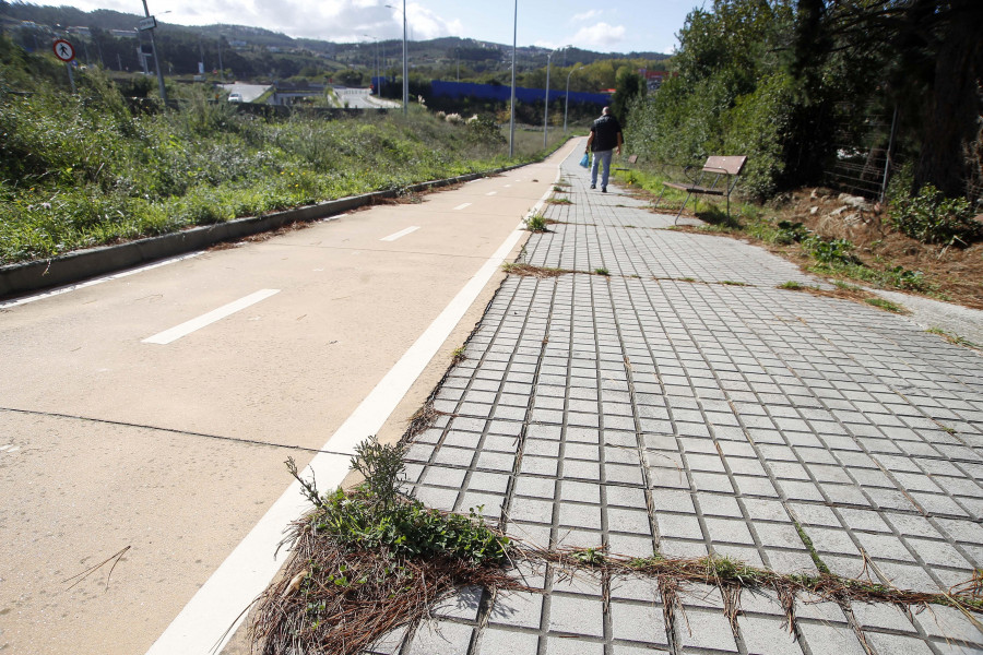 Los vecinos del núcleo urbano de Vío denuncian el estado de “absoluto abandono” de la zona