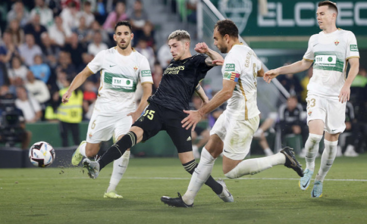 El Real Madrid prolonga su fiesta en Elche (0-3)