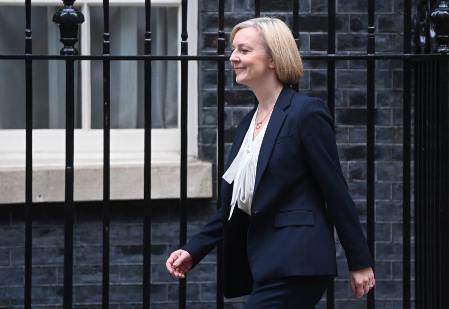 La primera ministra británica, Liz Truss, presenta su dimisión