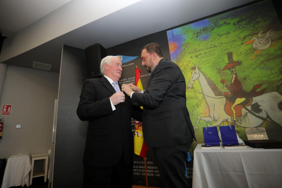 El Centro Asturiano celebra el Desarme de la mano de la más alta representación del Principado