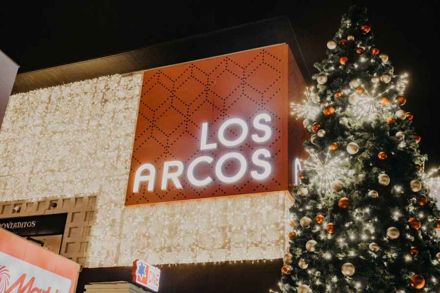 Los centros comerciales se aprietan el cinturón con las luces navideñas