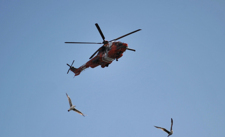 Unas muletas tiradas desencadenan una búsqueda de Salvamento Marítimo en la Torre de Hércules