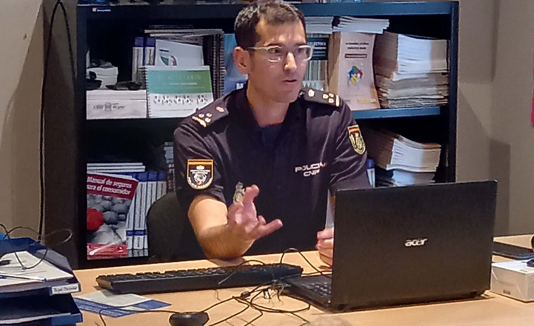 Detienen a un hombre en Colombia por chantajear sexualmente a tres menores coruñesas