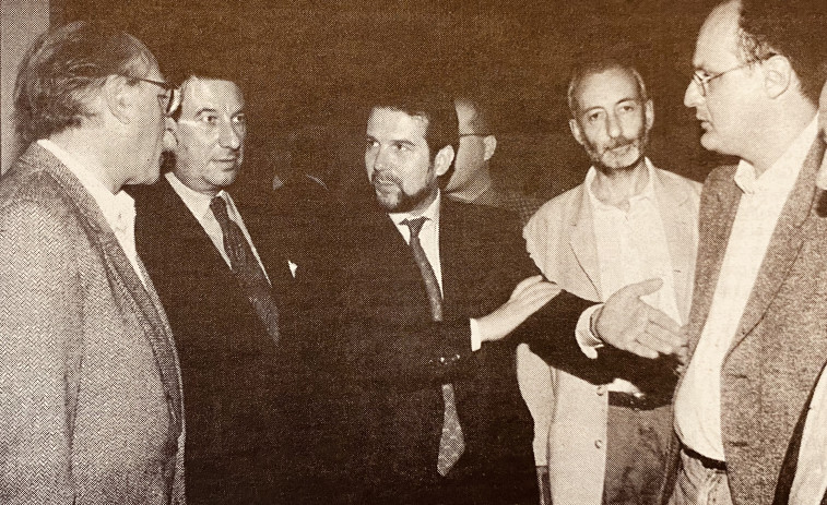 Hace 25 años: Vázquez seguirá al frente de los socialistas gallegos y el dúo que cambió la faz de A Coruña