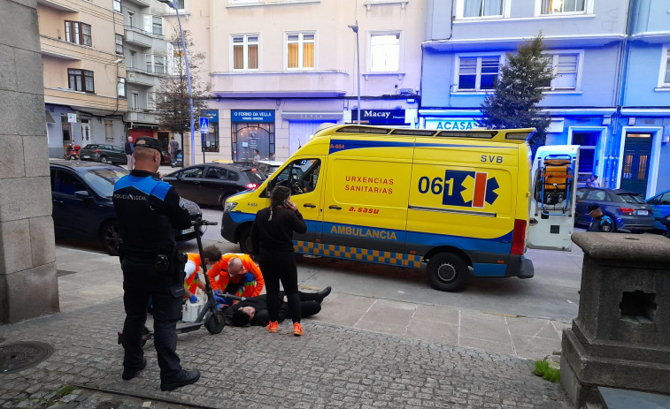 Herido leve un joven en patinete al chocar con la puerta abierta de un coche