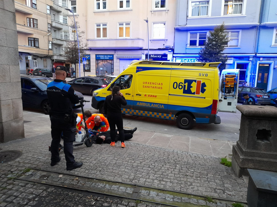 Herido leve un joven en patinete al chocar con la puerta abierta de un coche