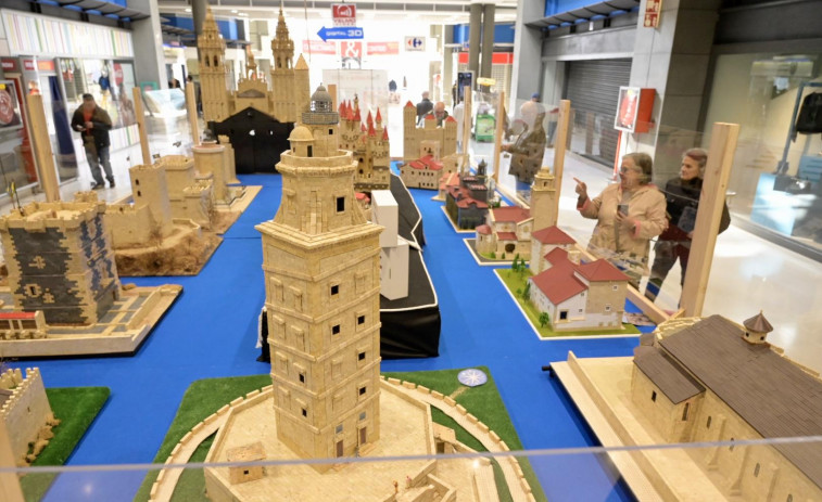 Las piezas de Exin Castillos toman forma de monumentos gallegos en Los Rosales