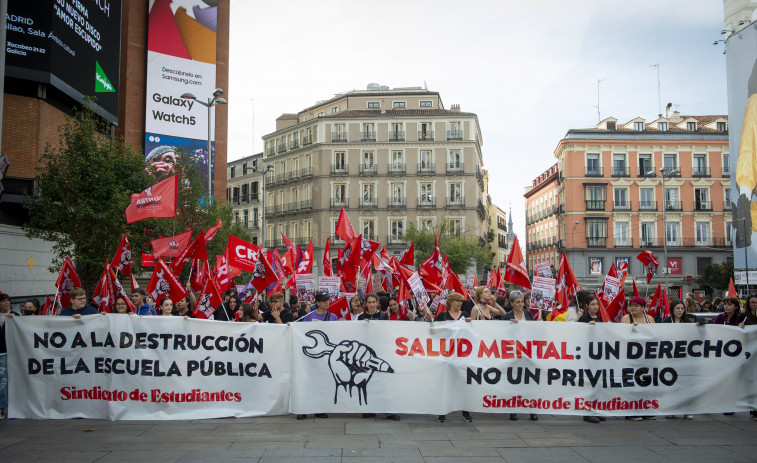 Estudiantes se manifiestan en todo el país en defensa de la salud mental