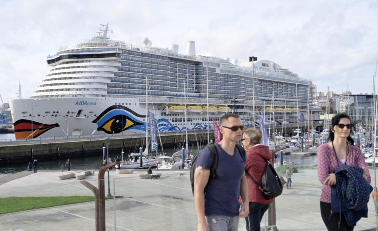 Un crucero con tobogán de caída libre y pista de carreras visita A Coruña en octubre