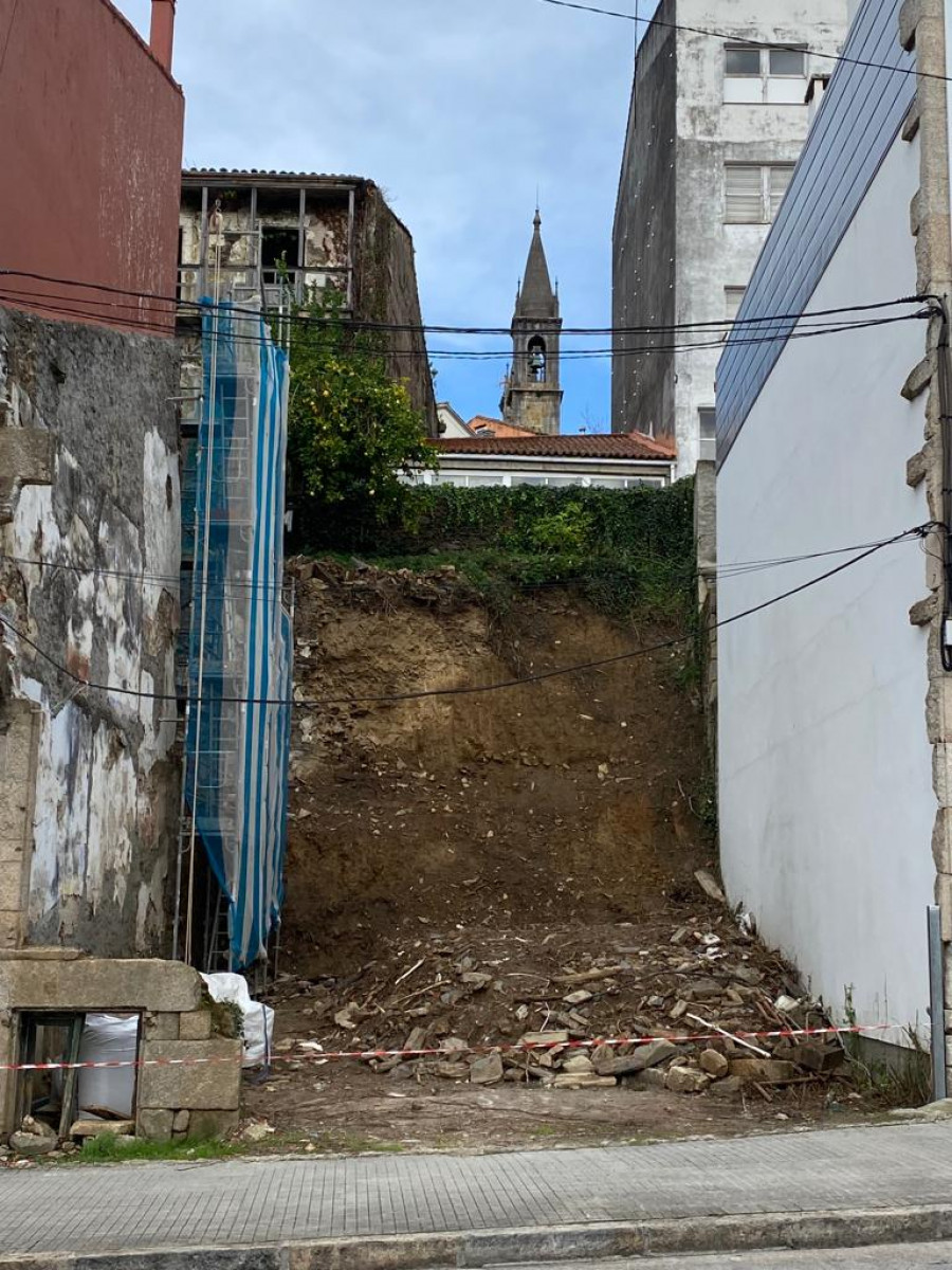 Betanzos y la Xunta ordenan la suspensión de una obra por afectar a la muralla medieval en O Valdoncel