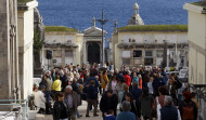 Gran afluencia a los cementerios en un festivo de Todos los Santos pospandemia