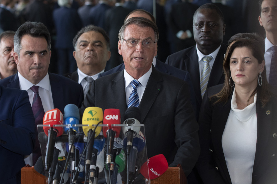 Bolsonaro da a entender que admite la derrota y desautoriza a los camioneros
