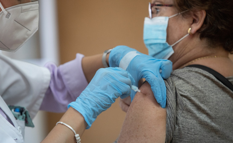 El escenario covid “más probable” en un futuro es que persista como un virus otoñal