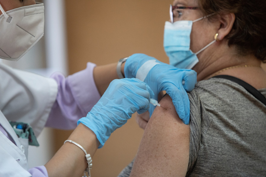 Ligera mejora en Galicia: los casos por gripe se reducen y las urgencias se mantienen