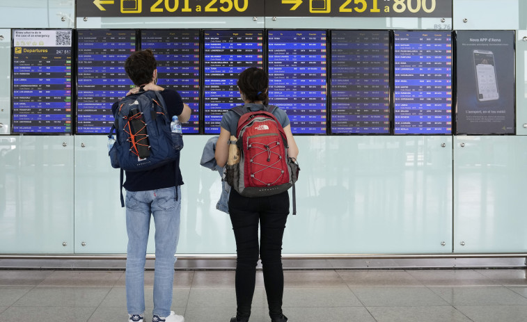 Los aeropuertos de Cataluña, Baleares, Aragón y Navarra, cerrados por la reentrada en la atmósfera de un cohete chino