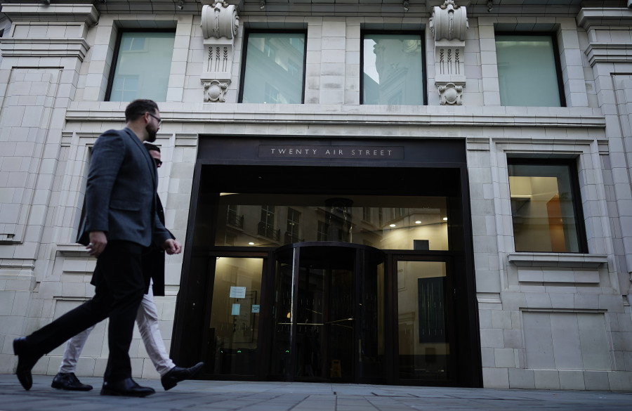 Musk cierra las oficinas de Twitter mientras comunica los despidos