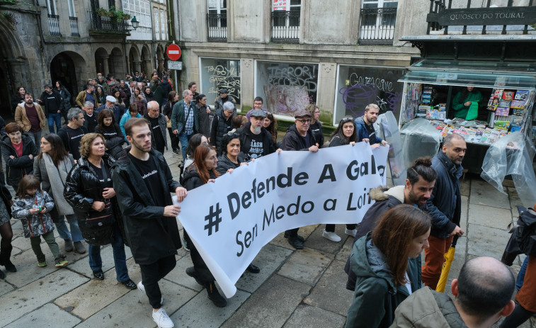 Cientos de manifestantes piden en Santiago una CRTVG 